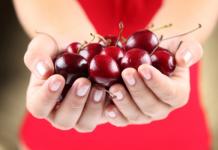 Как вывести пятна от вишни и черешни