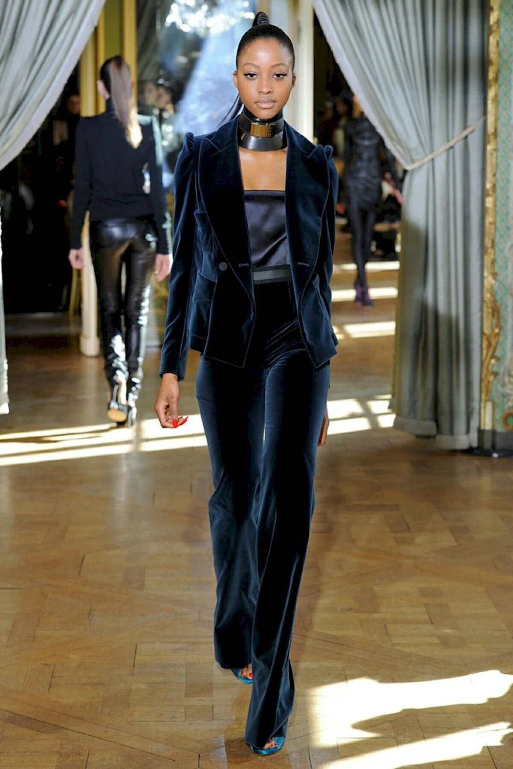 Бархатный костюм брючный Donna Karan