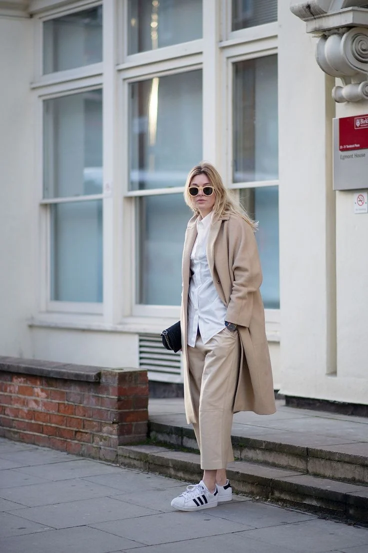 Брюки палаццо Street Style с кроссовками