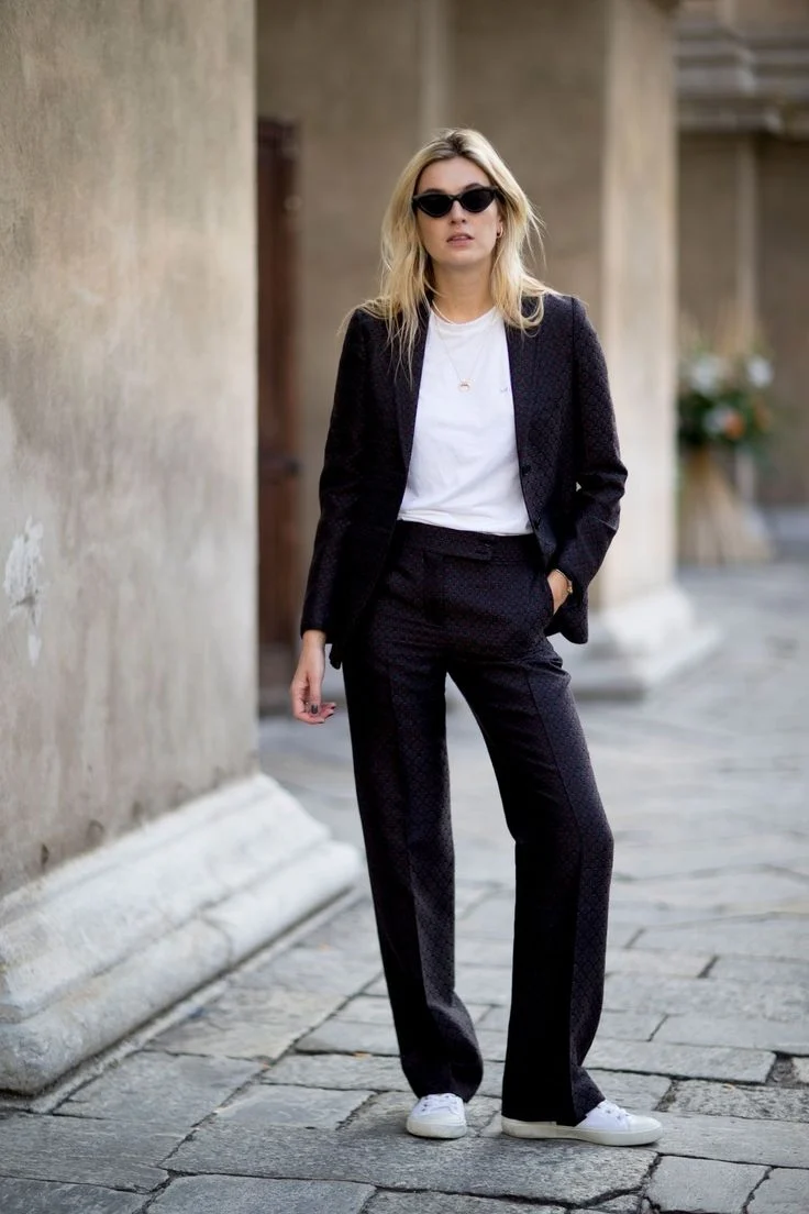 Брюки палаццо Street Style с кроссовками