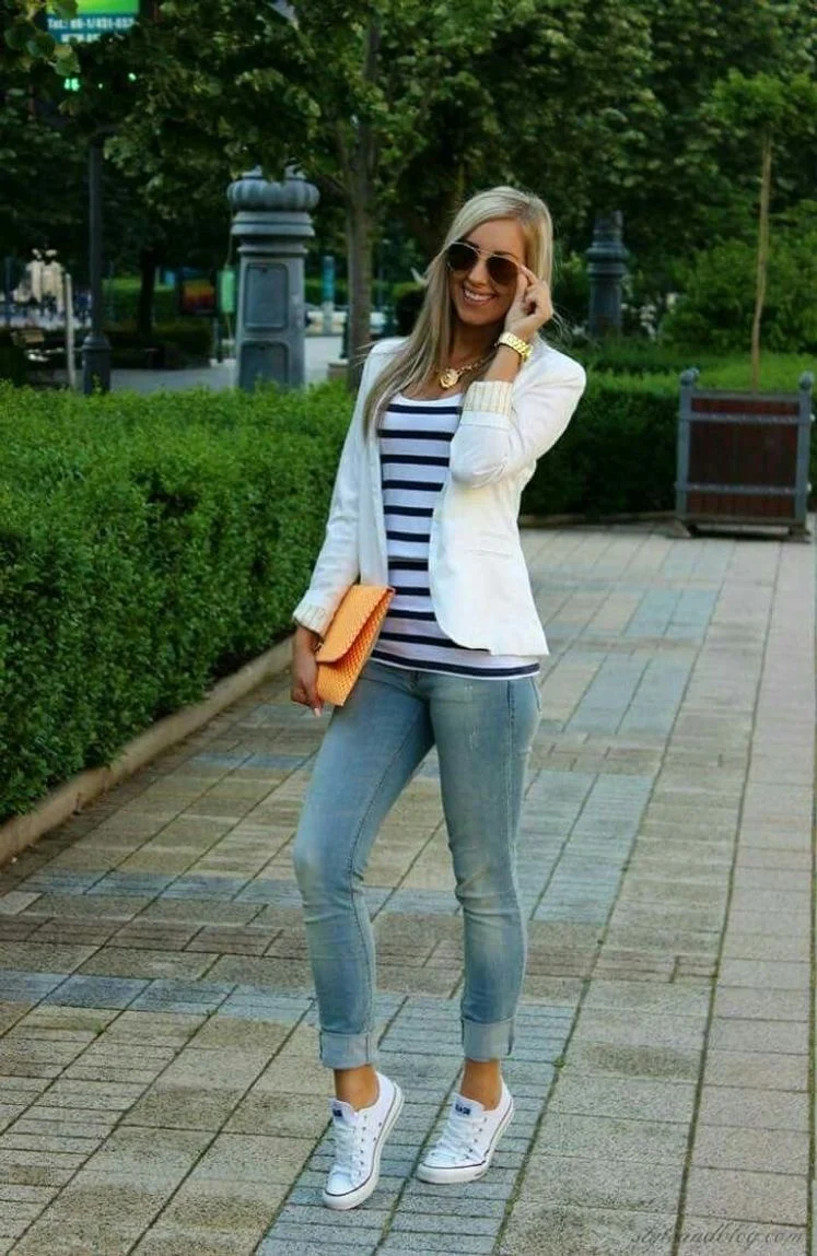 Джинсы и кроссовки