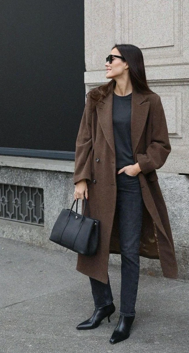 Fusun Lindner в пальто
