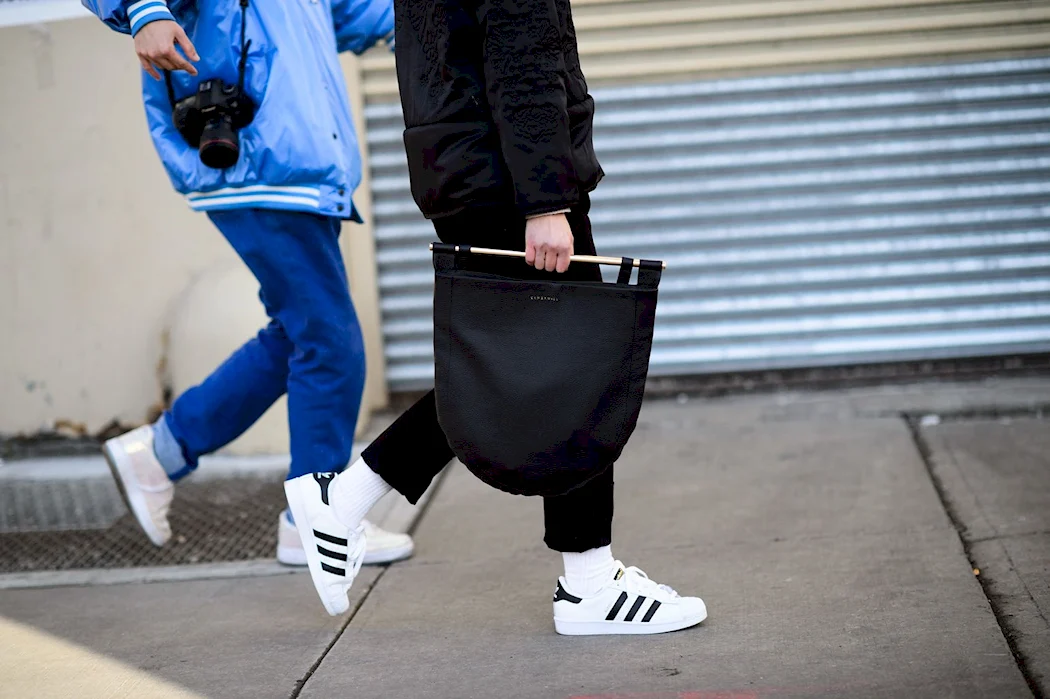 Луки с adidas Superstar