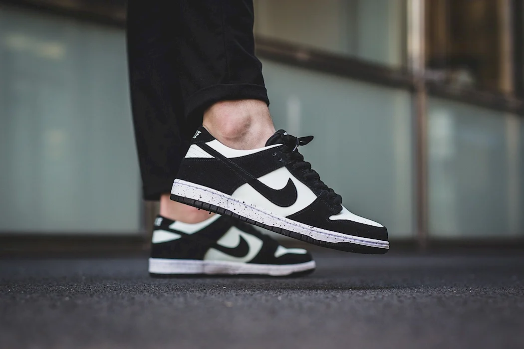 Nike SB Dunk Low Black White