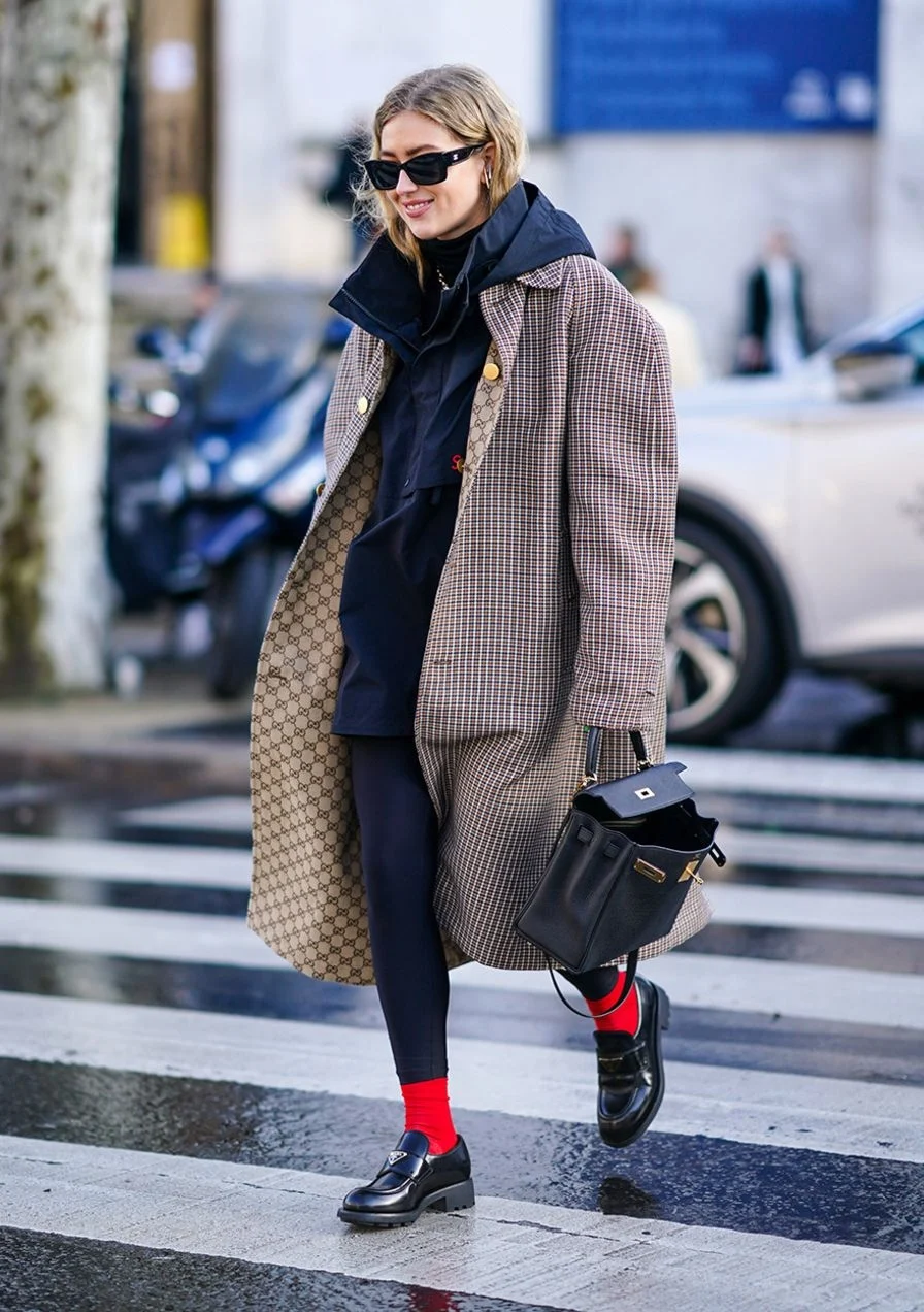 Образы с лоферами Prada