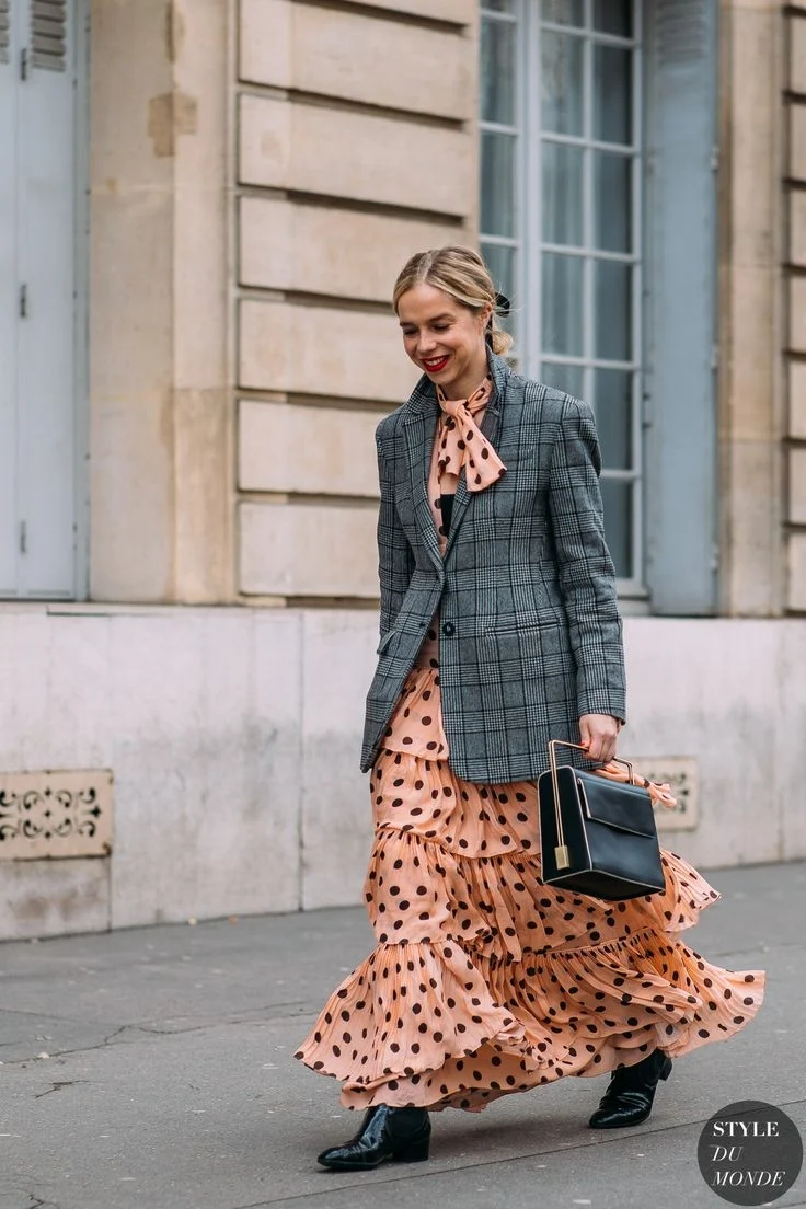 Платье в горошек Street Style