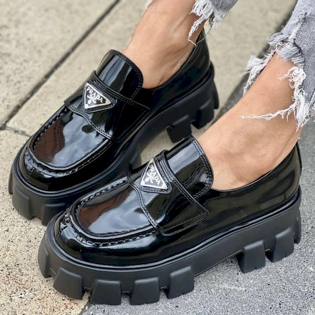Prada Monolith лоферы