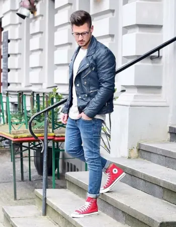Стрит стайл красные конверсы man