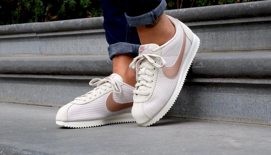 Женские кроссовки Nike Classic Cortez Lux